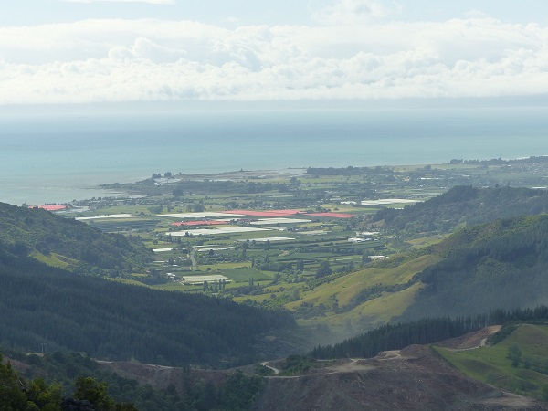Red screens cover fruit farms near Motueka seen from Hawkes Lookout, Nov 2015